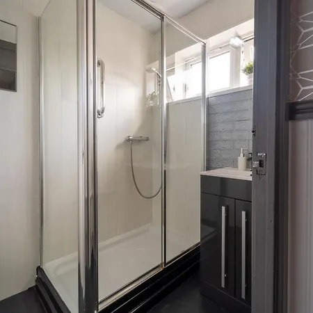 Spacious 3 Bed House, 5Mins To Hs2/ Nec/Airport. Marston Green Exterior photo
