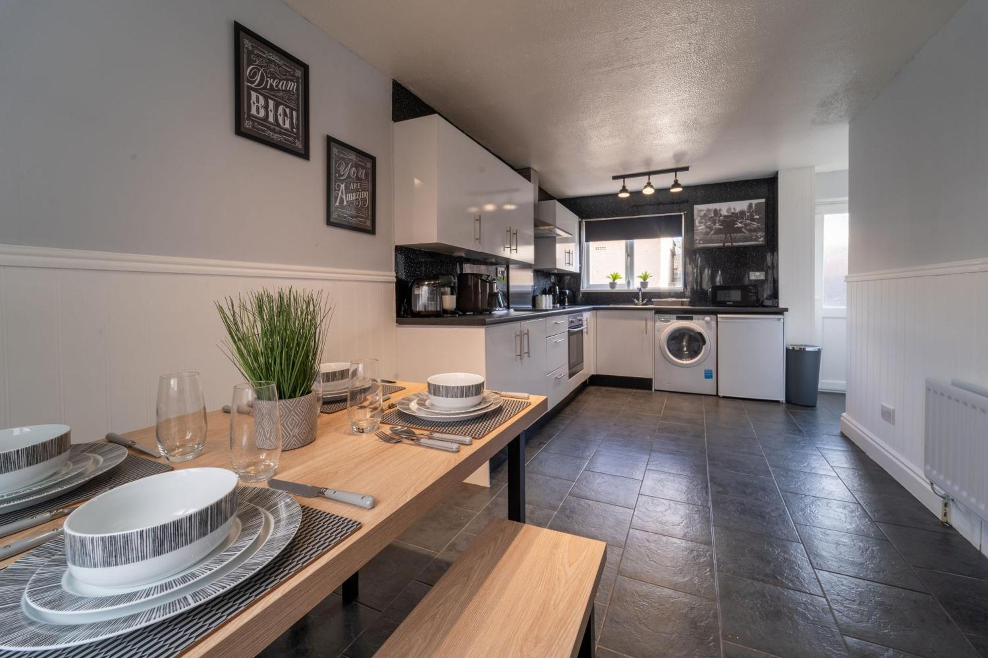 Holiday home Spacious 3 Bed House, 5mins To Hs2/ Nec/airport. Marston Green