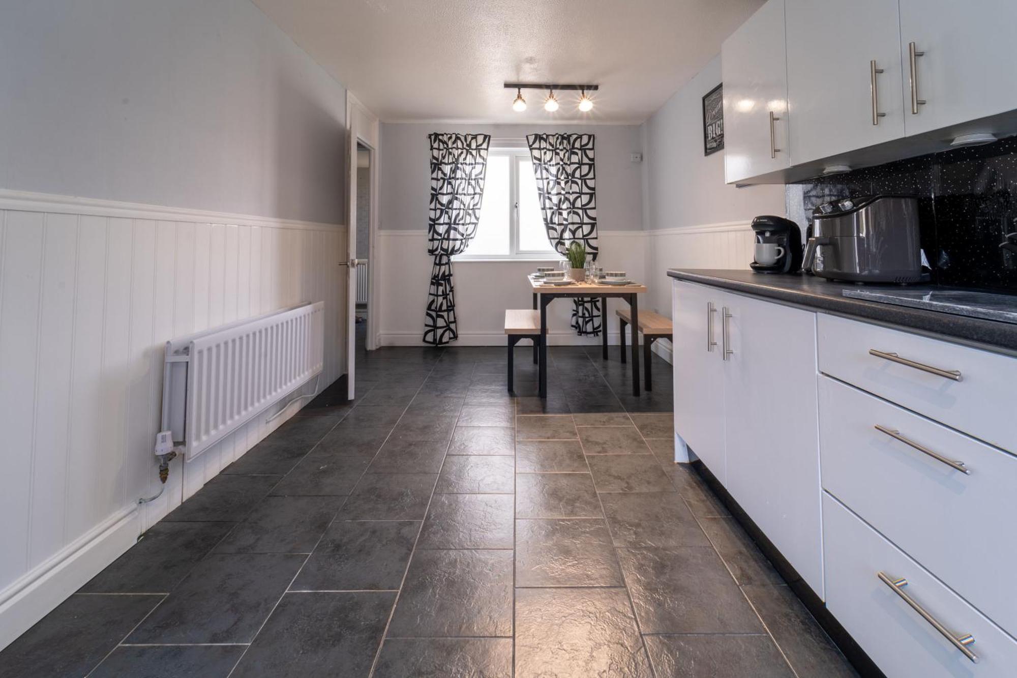 Holiday home Spacious 3 Bed House, 5mins To Hs2/ Nec/airport. *