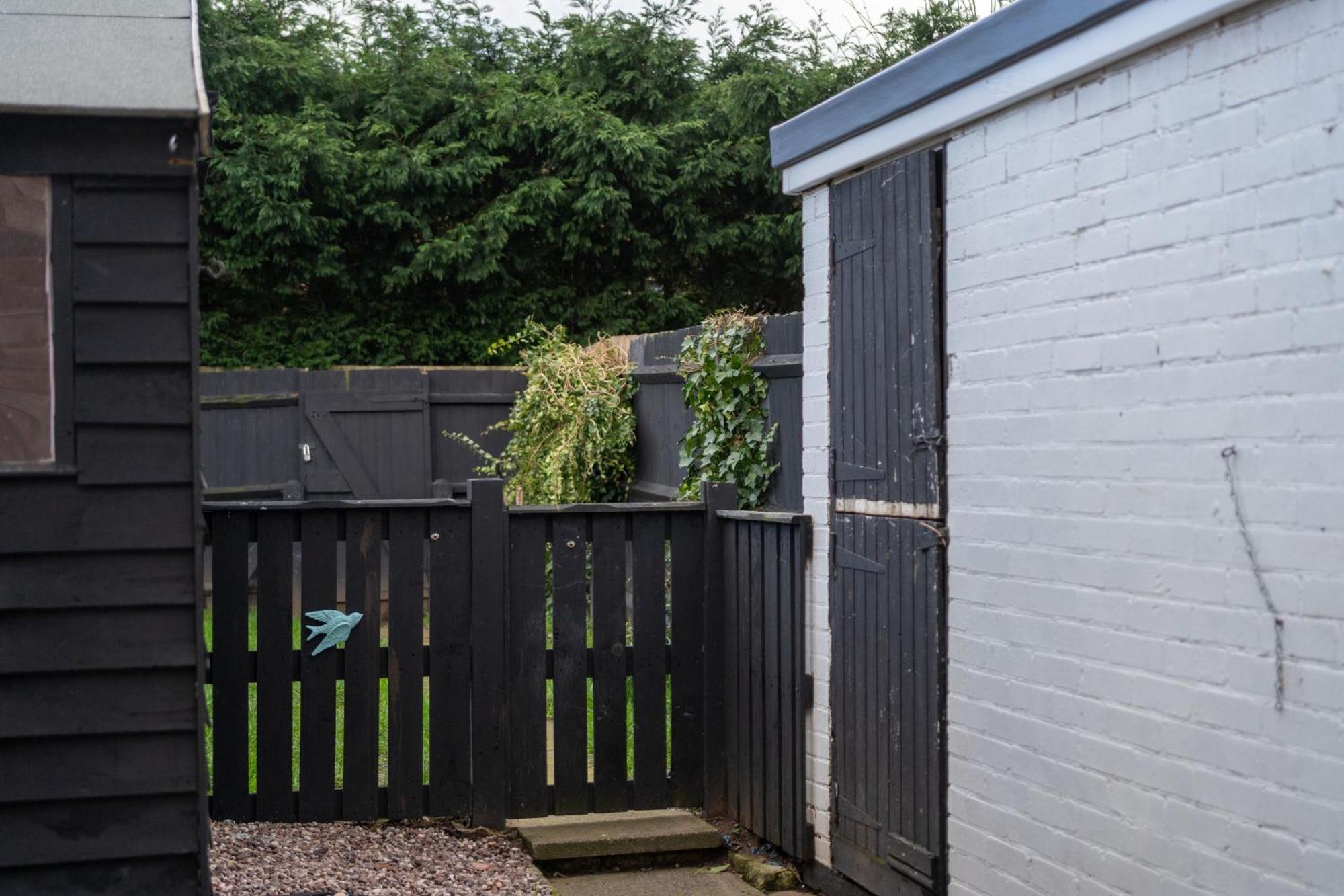 Spacious 3 Bed House, 5mins To Hs2/ Nec/airport. * Marston Green