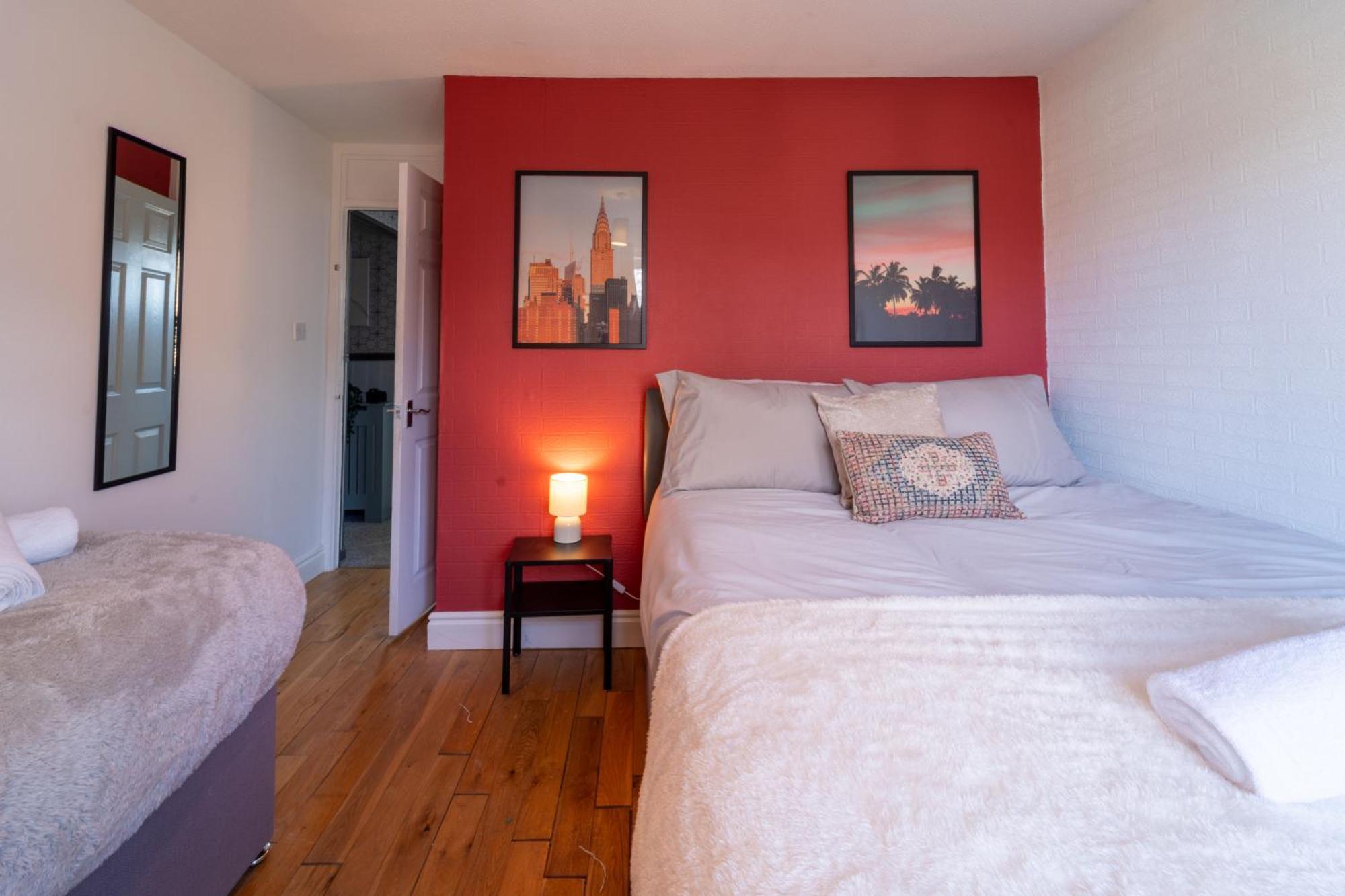 Spacious 3 Bed House, 5mins To Hs2/ Nec/airport.