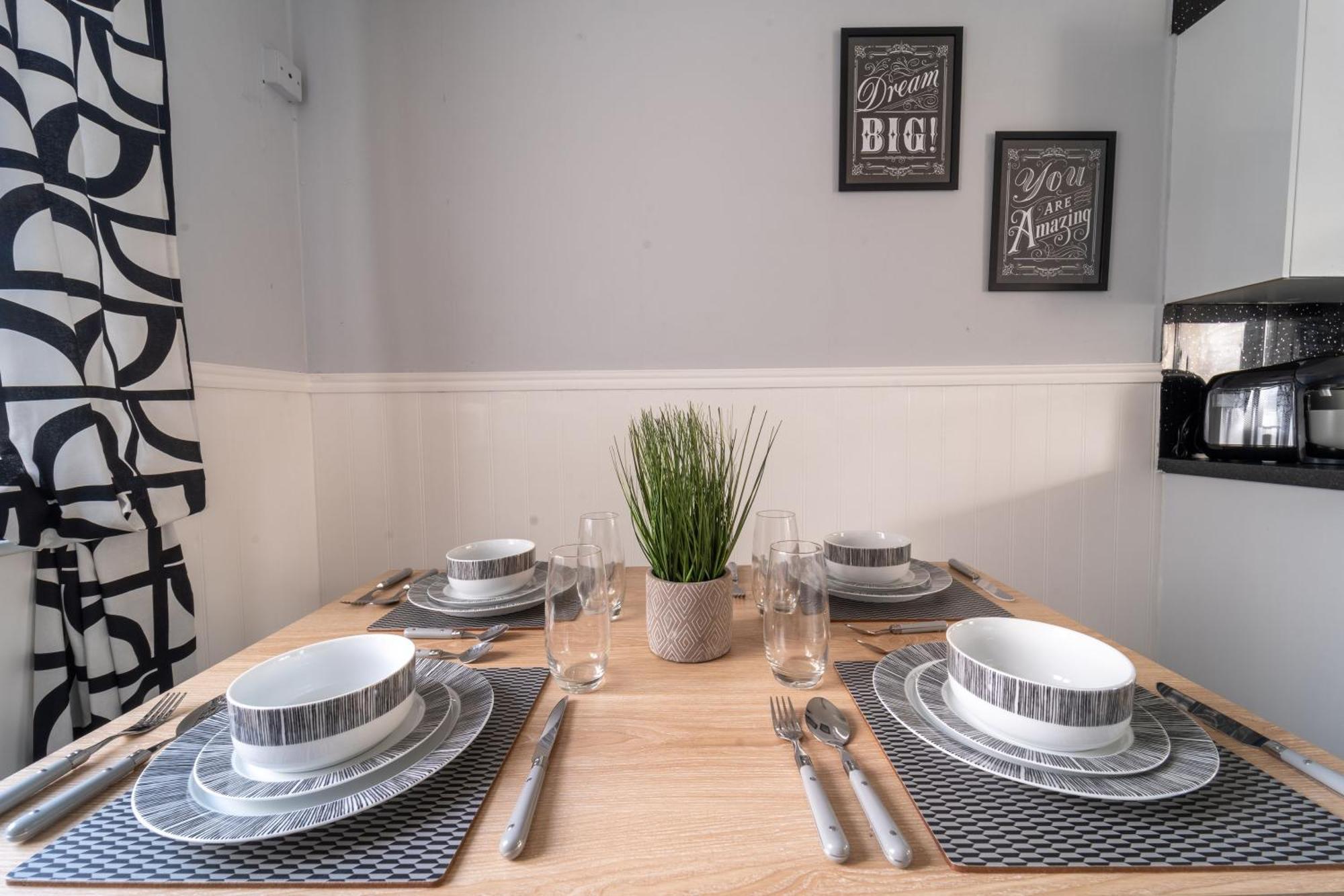 Spacious 3 Bed House, 5mins To Hs2/ Nec/airport.